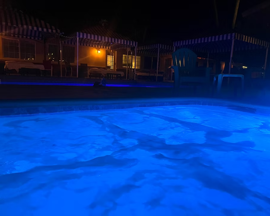 Illuminated swimming pool