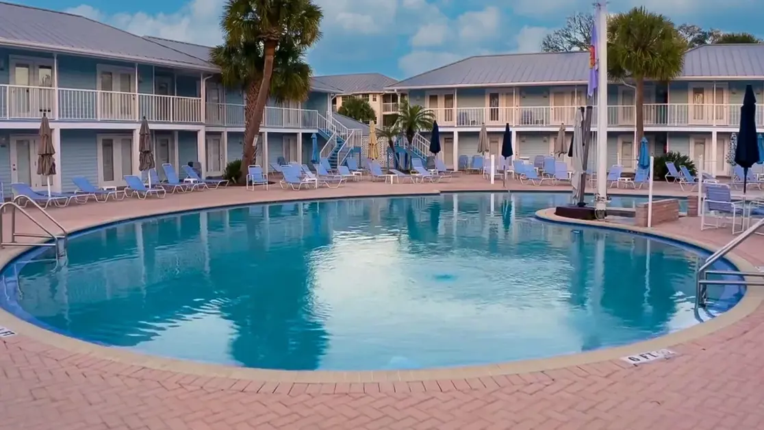 Pool beside the poolside hotel rooms