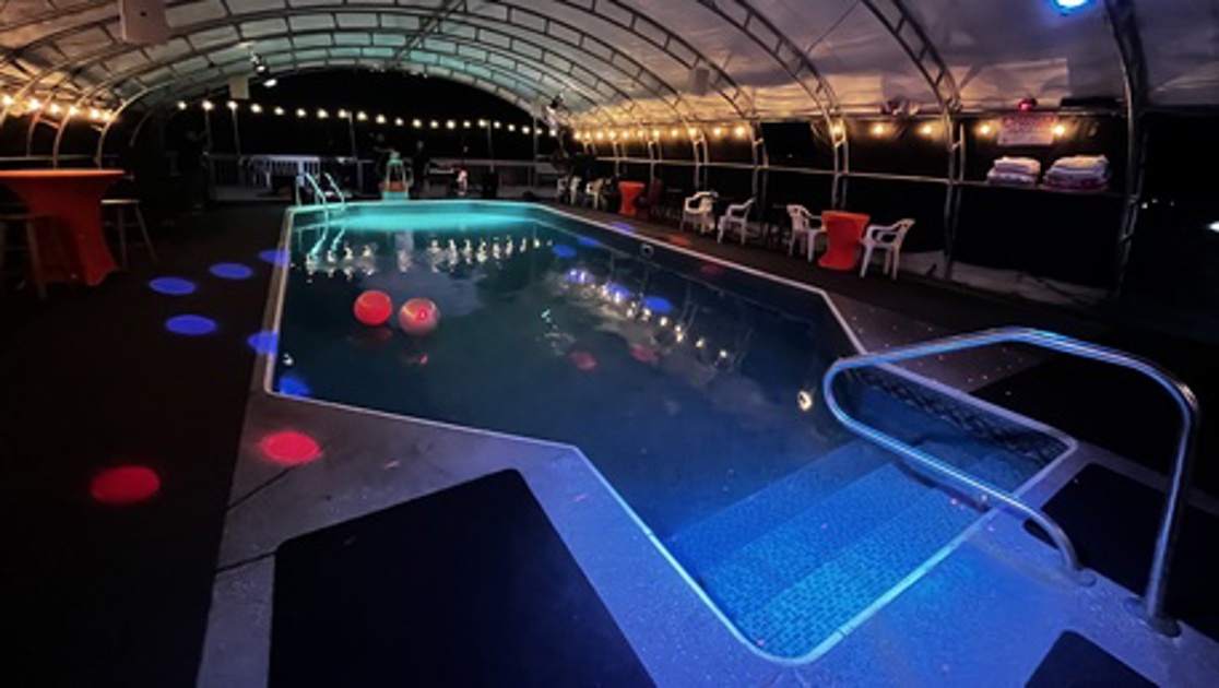 Illuminated swimming pool