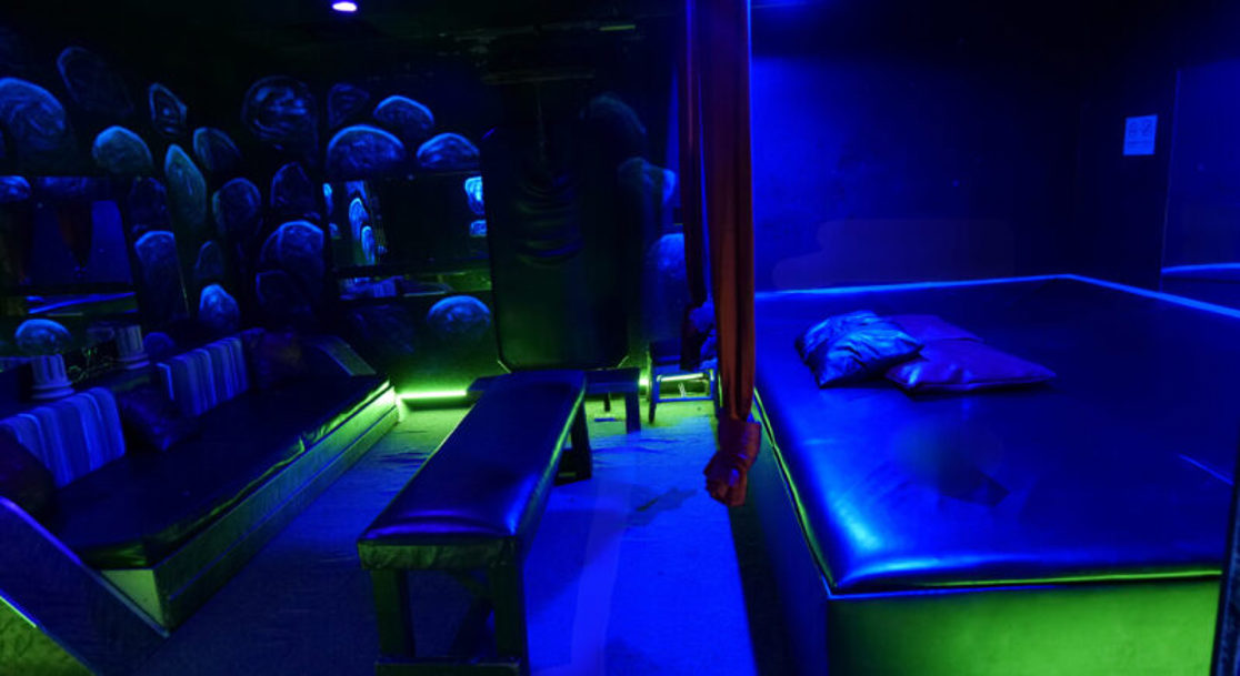 Dungeon play area with padded platform
