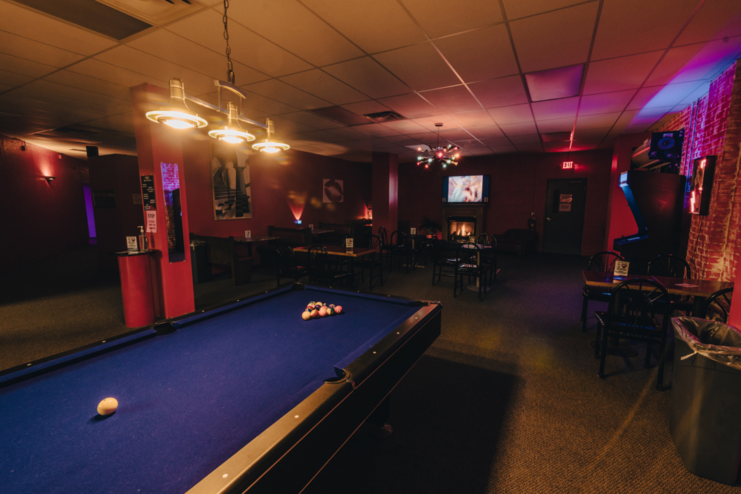 Lounge with pool table